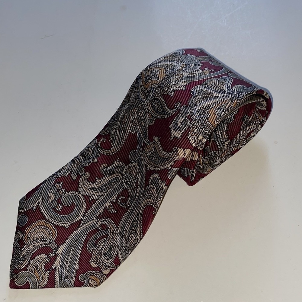 Boston Traders Mens Necktie Tie Red Paisley Silk L-58‎ 59 W-3.75